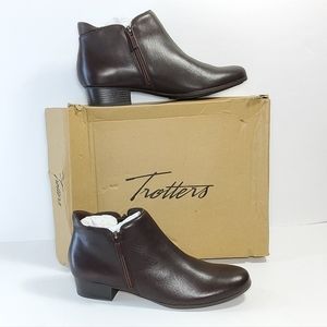 Trotters Women's Major Ankle Bootie